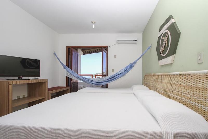 Quarto e cama no Marambaia Apart Hotel em Natal