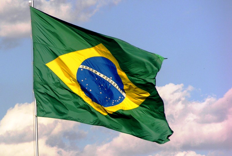 Bandeira do Brasil hasteada