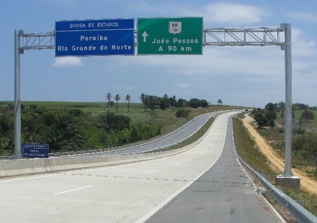 Estrada na divisa do Rio Grande do Norte com a Paraíba