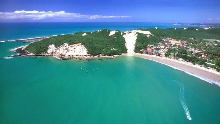 Vista do Morro do Careca e da Praia de Ponta Negra em Natal