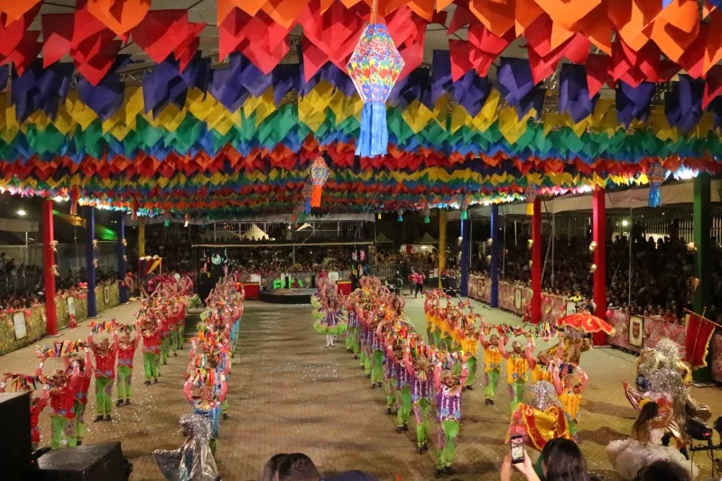 Bandeiras e quadrilha em São João de Natal